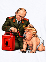Detalje af Baby Trump – Fueled by Putin på hvid T-shirt