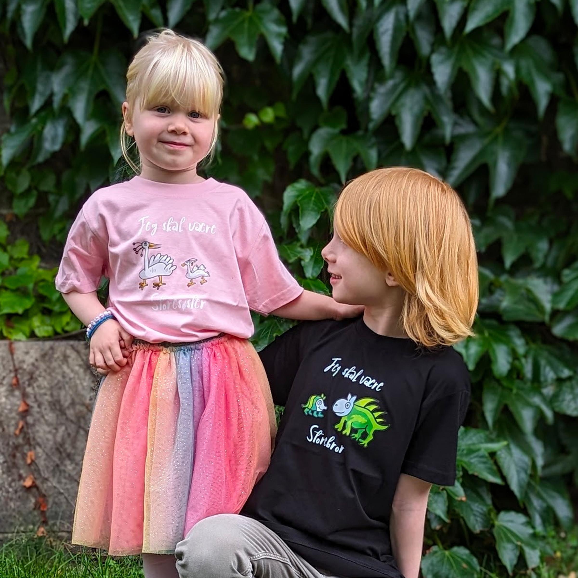 Håndbog Dejlig Hverdage Axel & Marie, storesøster-t-shirt, jeg skal være storesøster, gave, svaner,  rosa, 4-6 år | Healthy Head